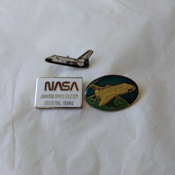 Vintage NASA Space Shuttle Pins Lot of 3 Tie Tacks Hat Lapel Johnson Center - Picture 1 of 13